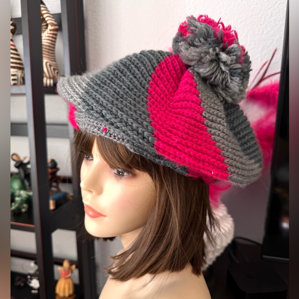 Vintage Avon Gray and Pink Knit Beret